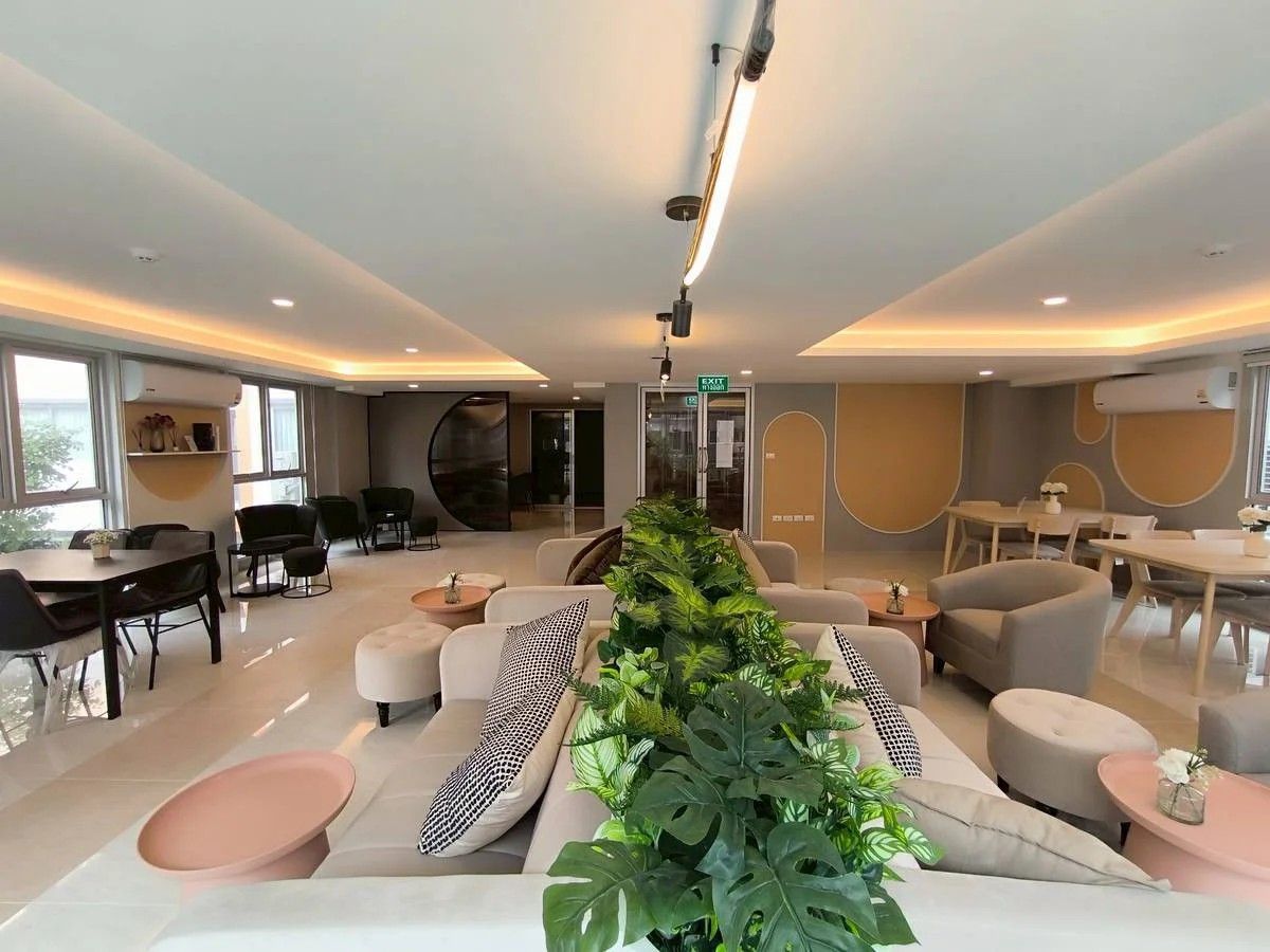 For RentCondoMahachai Samut Sakhon : 🔥Urgent rental, new room, ready to move in🔥Sena Kit Phetkasem 120 Phase 1, starting rent 7,300 baht/month, accepting both Thais and foreigners (6-month / 1-year lease) RentNex By Sena