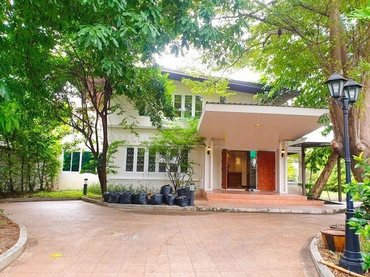 ให้เช่าบ้านสุขุมวิท อโศก ทองหล่อ : House Sukhumvit - Ekamai  บ้านเดี่ยว สุขุมวิท - เอกมัย