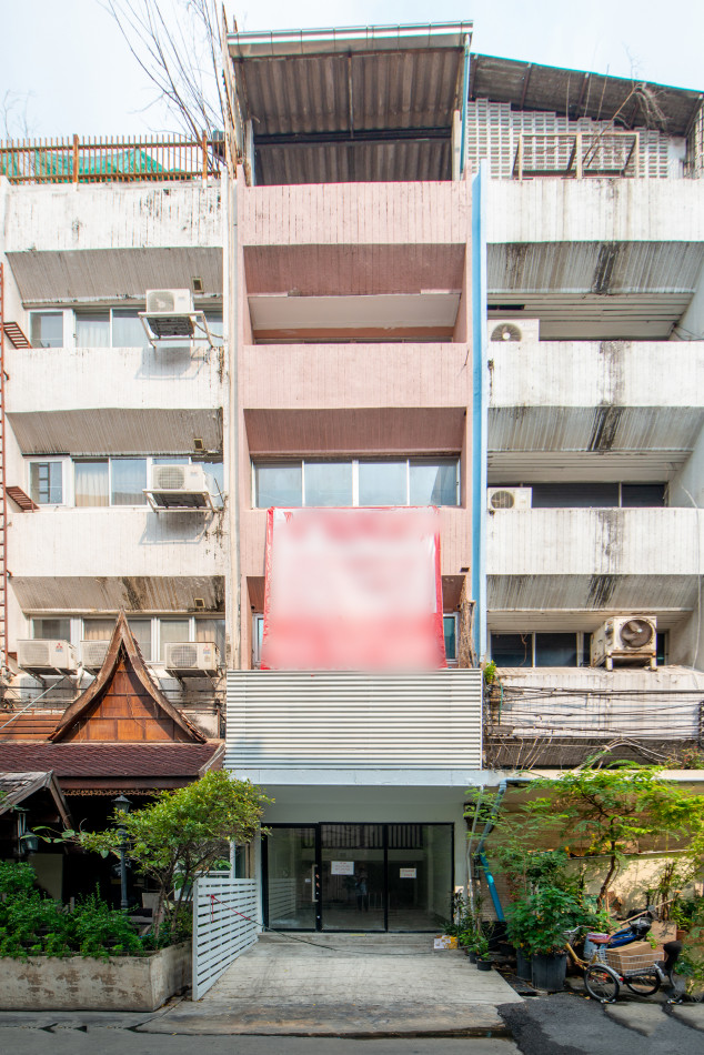For SaleShop HouseSilom, Saladaeng, Bangrak : For sale: 5 and a half storey shophouse, Soi Silom 6, near BTS Sala Daeng