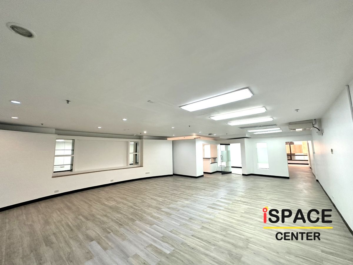 For RentOfficeAri,Anusaowaree : The office is only 300 meters near the Ari BTS. Partly Fitted is somewhat decorated. Ready to work Complete facilities