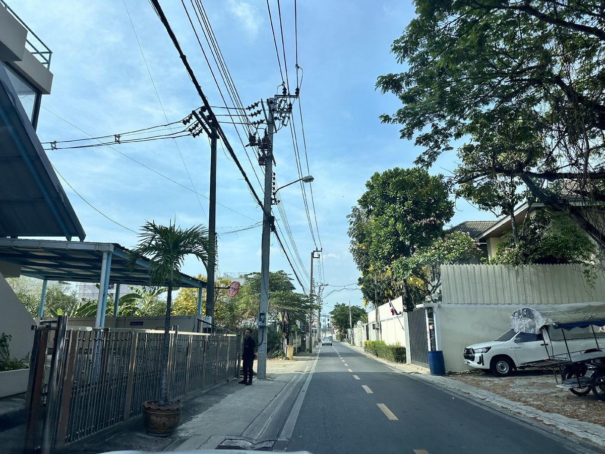 For SaleLandRama9, Petchburi, RCA : Land for sale, Rama 9 Road, Soi 13