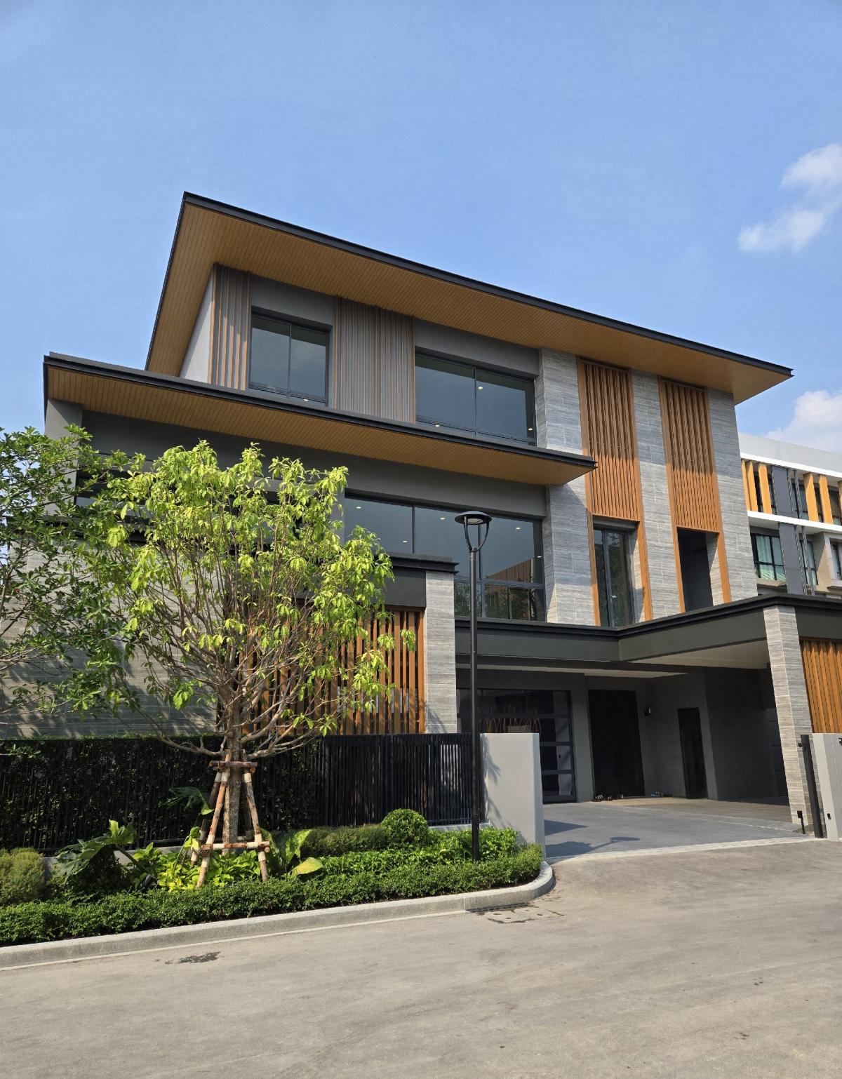 For SaleHouseNawamin, Ramindra : ✨️ & quot; 𝙎𝙈𝙔𝙏𝙃’𝙎 𝙍𝙖𝙢𝙞𝙣𝙩𝙧𝙖 (Smith Ramintra), a new house with a 1000 sq.m. pool ✨️