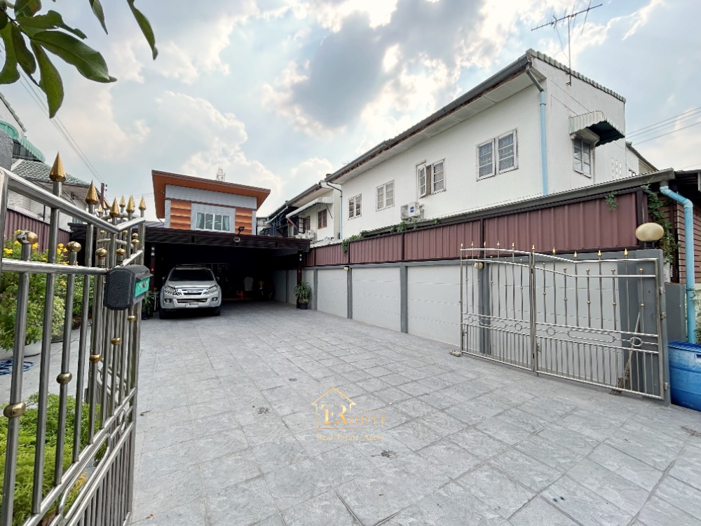 For SaleTownhomeVipawadee, Don Mueang, Lak Si : 🎇 Sell 2 -story detached house, 2 rear 🎇 Land area 97.2 sq.w., Krita Village Soi Pracha Uthit, Songprapha Road, Don Mueang, near Don Mueang Airport Near the red line