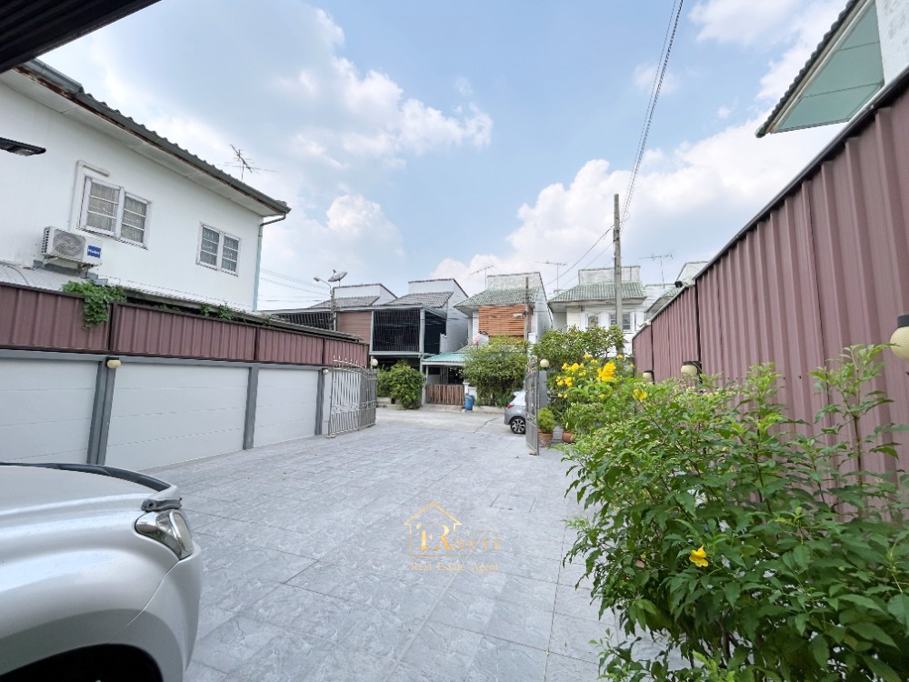 For SaleTownhomeVipawadee, Don Mueang, Lak Si : 🎇 Sell 2 -story detached house, 2 rear 🎇 Land area 97.2 sq.w., Krita Village Soi Pracha Uthit, Songprapha Road, Don Mueang, near Don Mueang Airport Near the red line