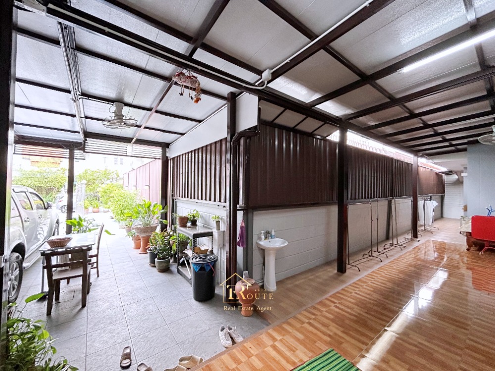 For SaleTownhomeVipawadee, Don Mueang, Lak Si : 🎇 Sell 2 -story detached house, 2 rear 🎇 Land area 97.2 sq.w., Krita Village Soi Pracha Uthit, Songprapha Road, Don Mueang, near Don Mueang Airport Near the red line