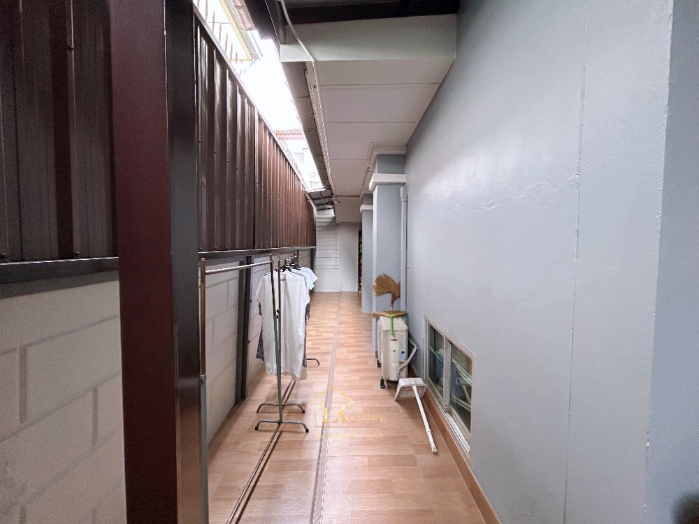 For SaleTownhomeVipawadee, Don Mueang, Lak Si : 🎇 Sell 2 -story detached house, 2 rear 🎇 Land area 97.2 sq.w., Krita Village Soi Pracha Uthit, Songprapha Road, Don Mueang, near Don Mueang Airport Near the red line