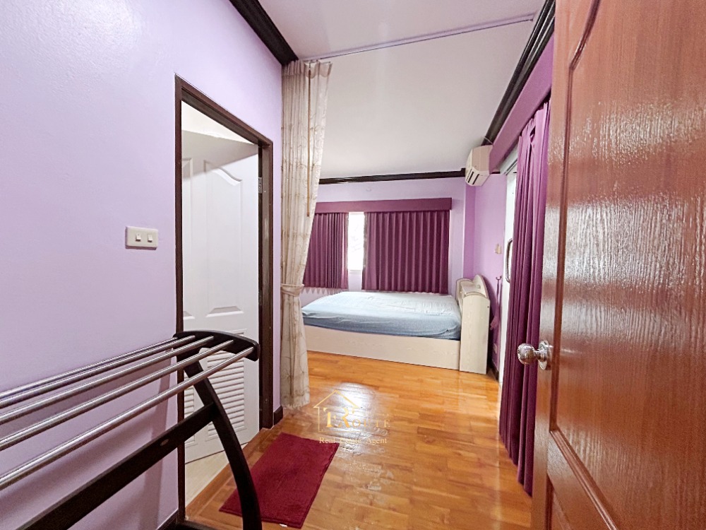 For SaleTownhomeVipawadee, Don Mueang, Lak Si : 🎇 Sell 2 -story detached house, 2 rear 🎇 Land area 97.2 sq.w., Krita Village Soi Pracha Uthit, Songprapha Road, Don Mueang, near Don Mueang Airport Near the red line