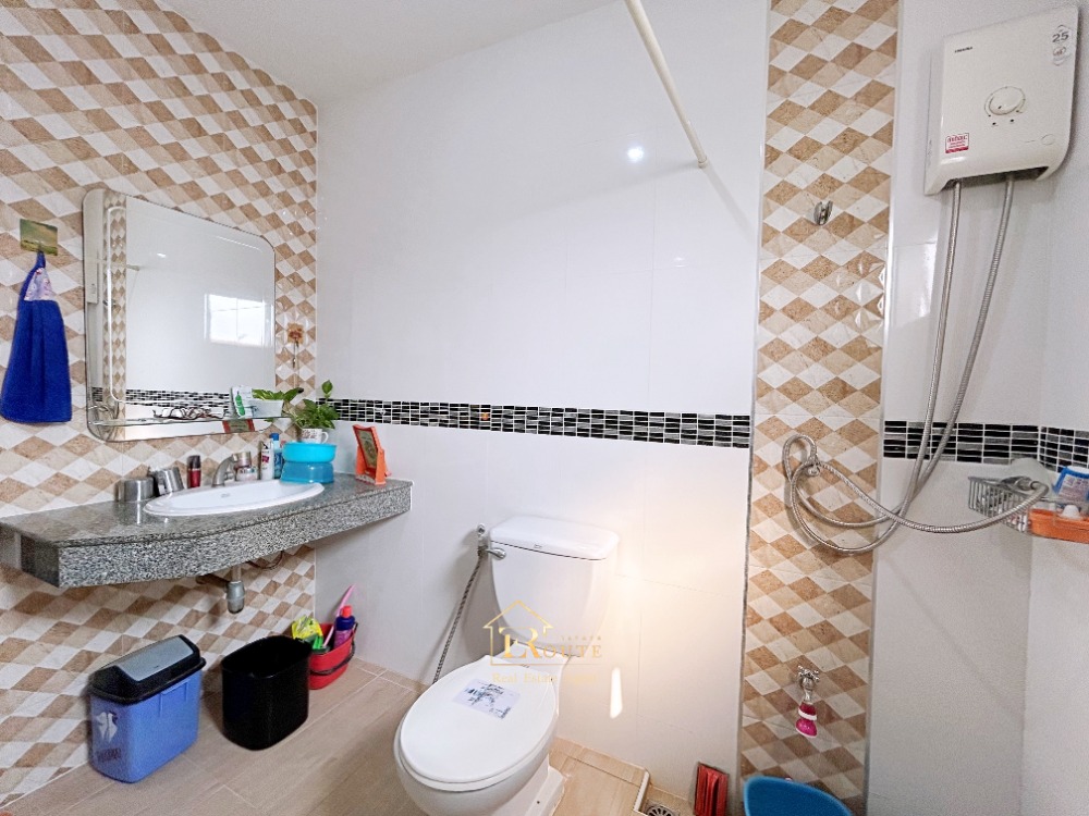 For SaleTownhomeVipawadee, Don Mueang, Lak Si : 🎇 Sell 2 -story detached house, 2 rear 🎇 Land area 97.2 sq.w., Krita Village Soi Pracha Uthit, Songprapha Road, Don Mueang, near Don Mueang Airport Near the red line