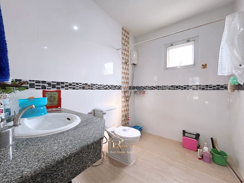 For SaleTownhomeVipawadee, Don Mueang, Lak Si : 🎇 Sell 2 -story detached house, 2 rear 🎇 Land area 97.2 sq.w., Krita Village Soi Pracha Uthit, Songprapha Road, Don Mueang, near Don Mueang Airport Near the red line