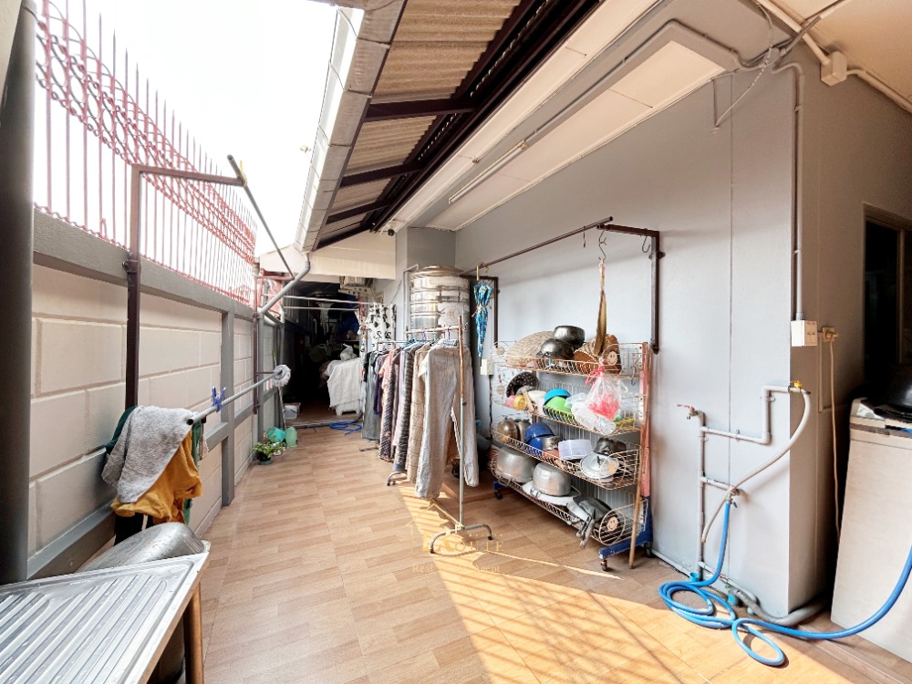 For SaleTownhomeVipawadee, Don Mueang, Lak Si : 🎇 Sell 2 -story detached house, 2 rear 🎇 Land area 97.2 sq.w., Krita Village Soi Pracha Uthit, Songprapha Road, Don Mueang, near Don Mueang Airport Near the red line