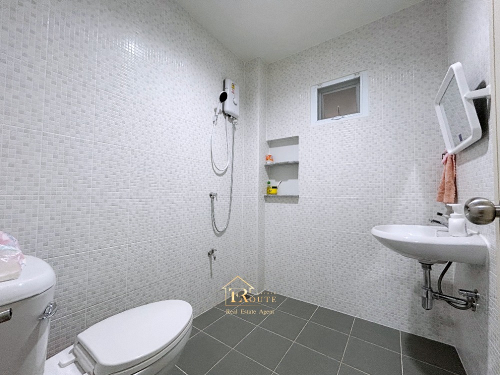 For SaleTownhomeVipawadee, Don Mueang, Lak Si : 🎇 Sell 2 -story detached house, 2 rear 🎇 Land area 97.2 sq.w., Krita Village Soi Pracha Uthit, Songprapha Road, Don Mueang, near Don Mueang Airport Near the red line