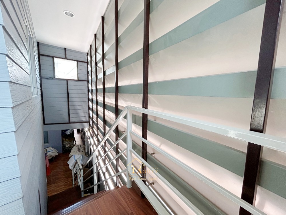 For SaleTownhomeVipawadee, Don Mueang, Lak Si : 🎇 Sell 2 -story detached house, 2 rear 🎇 Land area 97.2 sq.w., Krita Village Soi Pracha Uthit, Songprapha Road, Don Mueang, near Don Mueang Airport Near the red line