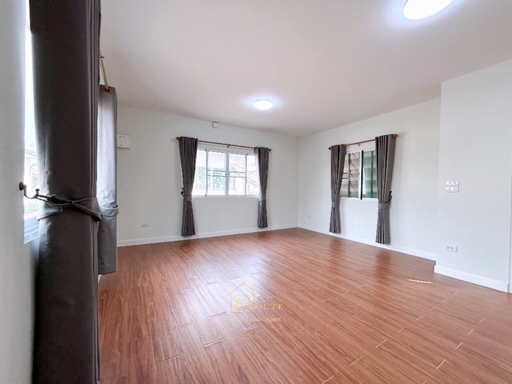 For SaleTownhomeVipawadee, Don Mueang, Lak Si : 🎇 Sell 2 -story detached house, 2 rear 🎇 Land area 97.2 sq.w., Krita Village Soi Pracha Uthit, Songprapha Road, Don Mueang, near Don Mueang Airport Near the red line