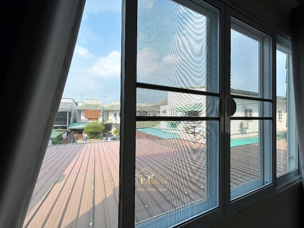 For SaleTownhomeVipawadee, Don Mueang, Lak Si : 🎇 Sell 2 -story detached house, 2 rear 🎇 Land area 97.2 sq.w., Krita Village Soi Pracha Uthit, Songprapha Road, Don Mueang, near Don Mueang Airport Near the red line
