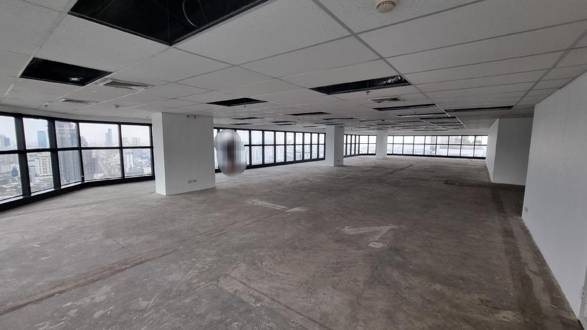 For RentOfficeSukhumvit, Asoke, Thonglor : Rental offices near BTS Ekkamai, Floor 30th 700SQM, ceiling 2.3 meters, private bathroom
