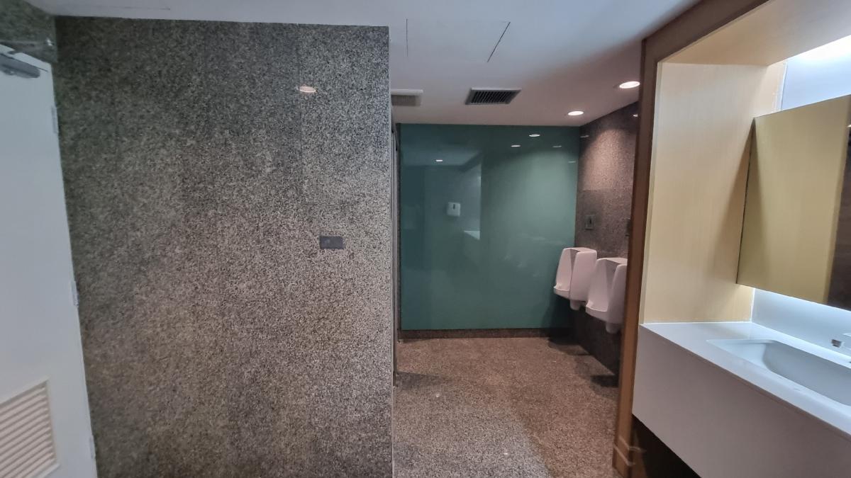 For RentOfficeSukhumvit, Asoke, Thonglor : Office for rent near BTS Ekkamai, 25th floor, 450SQM. Renovated fully furnished