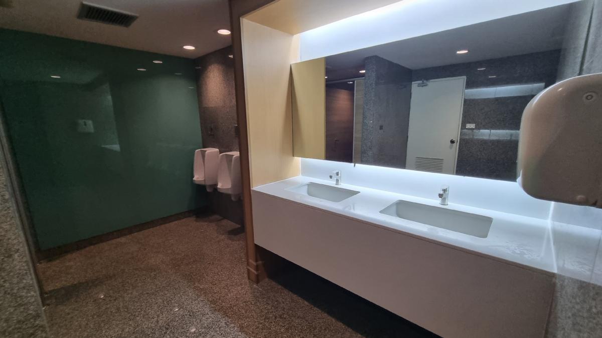 For RentOfficeSukhumvit, Asoke, Thonglor : Office for rent near BTS Ekkamai, 25th floor, 450SQM. Renovated fully furnished