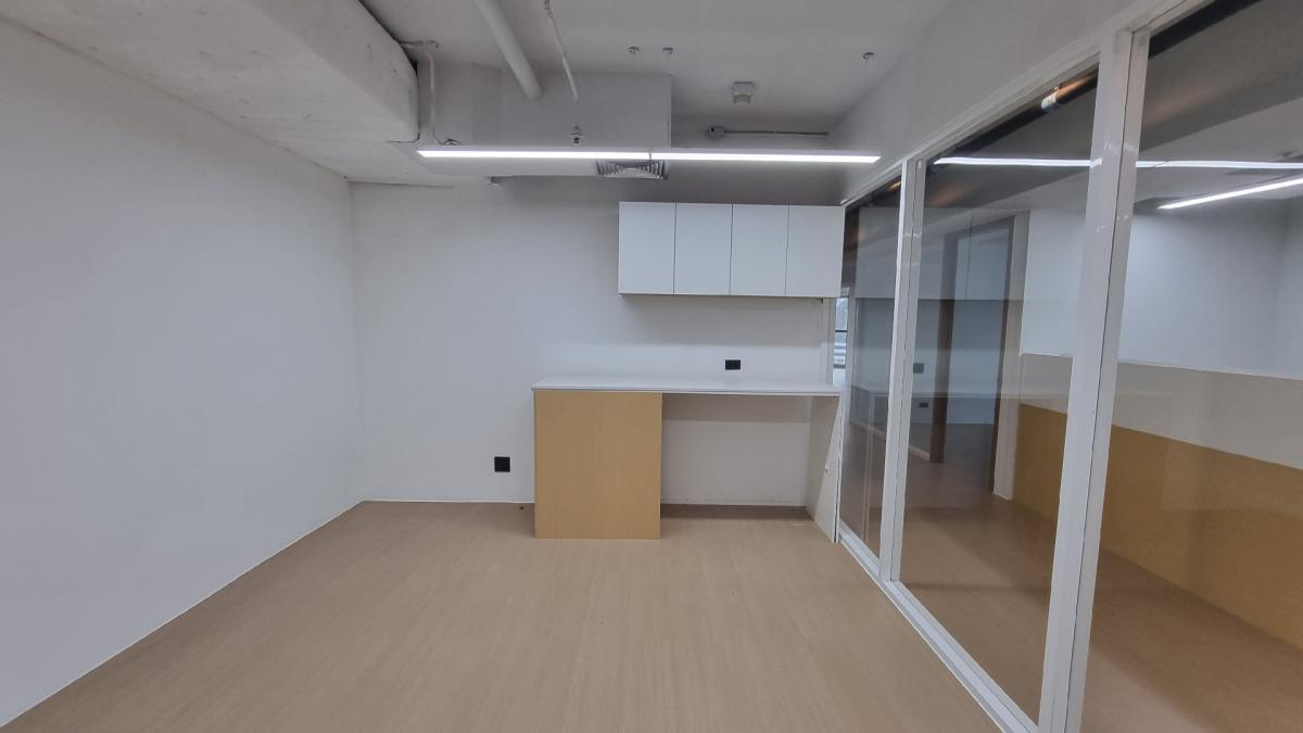 For RentOfficeSukhumvit, Asoke, Thonglor : Office for rent near BTS Ekkamai, 25th floor, 450SQM. Renovated fully furnished