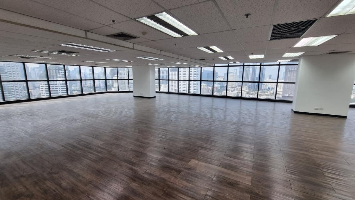 For RentOfficeSukhumvit, Asoke, Thonglor : Office for rent, near BTS Ekkamai, 24th, 240SQM, a 2.4M ceiling high, private bathroom