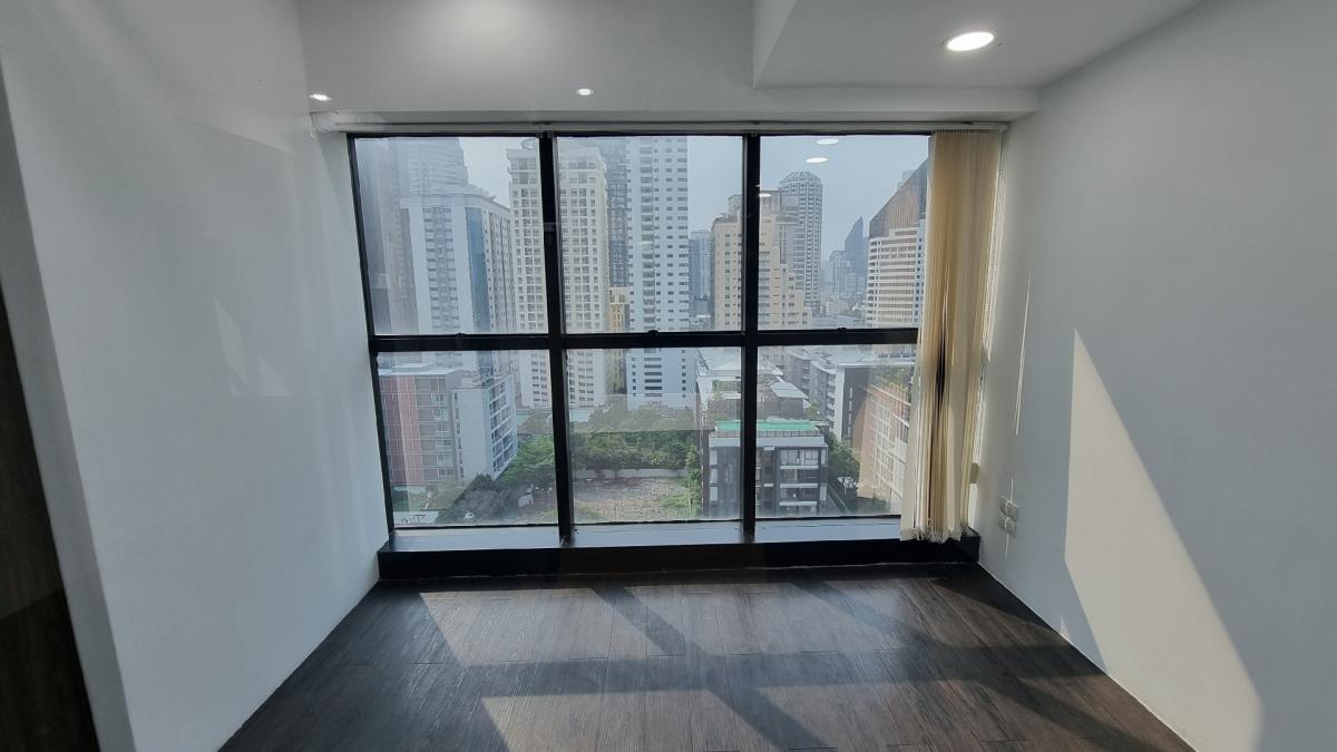 For RentOfficeSukhumvit, Asoke, Thonglor : Office for rent near BTS Ekkamai, Floor 14TH 220SQM. No bathroom in the ceiling 3M
