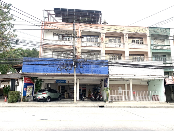 ขายอาคารพาณิชย์เกษตร นวมินทร์ ลาดปลาเค้า : ขายอาคารพาณิชย์ 3 ชั้นครึ่ง 2 คูหา ติดถนนคลองลำเจียก – นวลจันทร์ เดินทางสะดวก ใกล้ถนนเกษตร – นวมินทร์