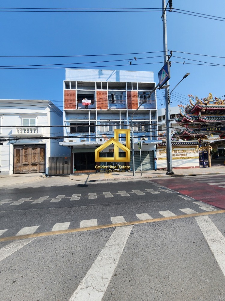 For SaleShop HouseWongwianyai, Charoennakor : Land for sale with buildings next to Somdet Phra King Taksin Rd.