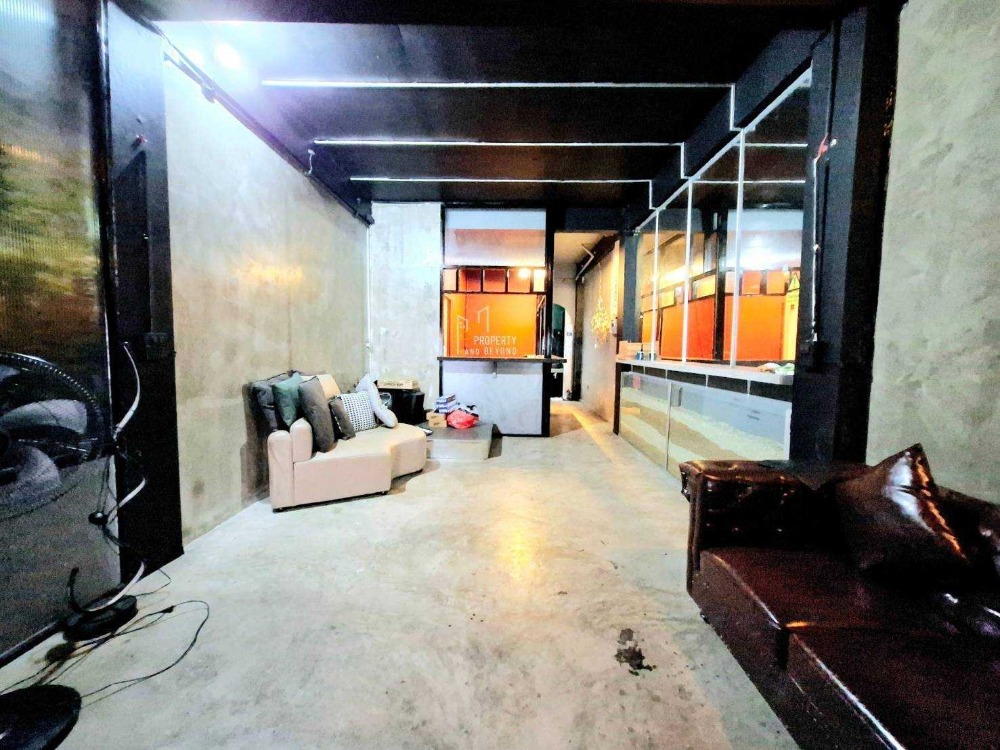 ให้เช่าร้านค้า/ตลาดนัดสีลม ศาลาแดง บางรัก : LTH11893 - Commercial FOR RENT in Silom Soi Phiphat 2 Size 300 sqm. 4 rooms 5 baths Near BTS Saladaeng ONLY 120K/Month