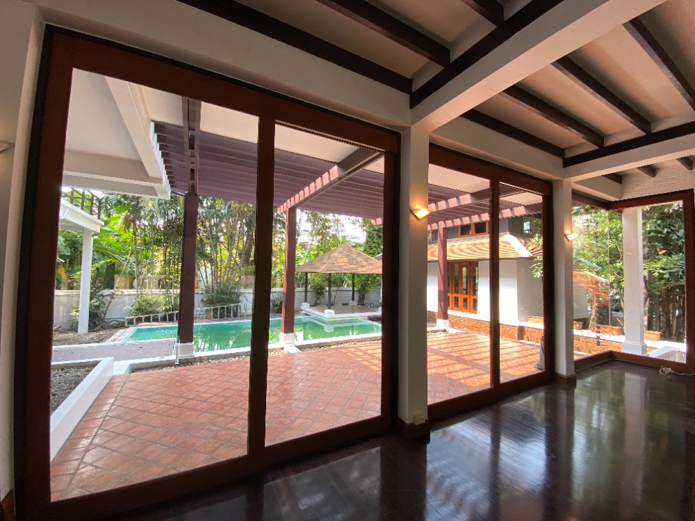 For RentHouseSukhumvit, Asoke, Thonglor : Newly Renovated House in Resort Style in Phrom Phong ** NO CO-AGENT ** 蓬鹏区域全新度假式别墅