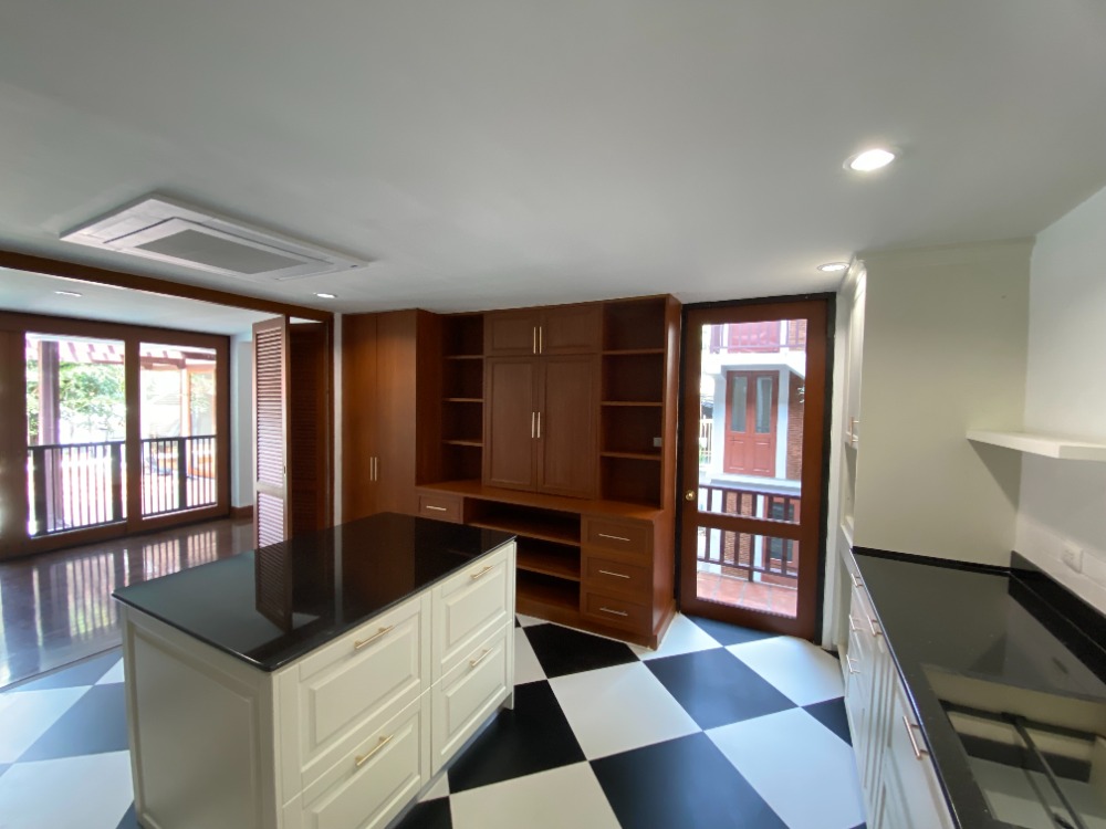 For RentHouseSukhumvit, Asoke, Thonglor : Newly Renovated House in Resort Style in Phrom Phong ** NO CO-AGENT ** 蓬鹏区域全新度假式别墅