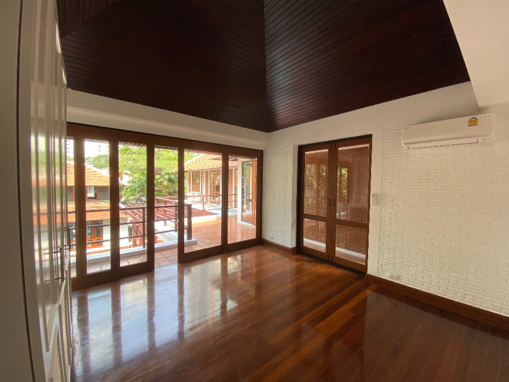 For RentHouseSukhumvit, Asoke, Thonglor : Newly Renovated House in Resort Style in Phrom Phong ** NO CO-AGENT ** 蓬鹏区域全新度假式别墅