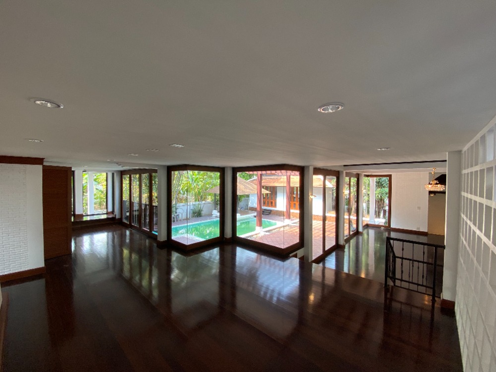 For RentHouseSukhumvit, Asoke, Thonglor : Newly Renovated House in Resort Style in Phrom Phong ** NO CO-AGENT ** 蓬鹏区域全新度假式别墅