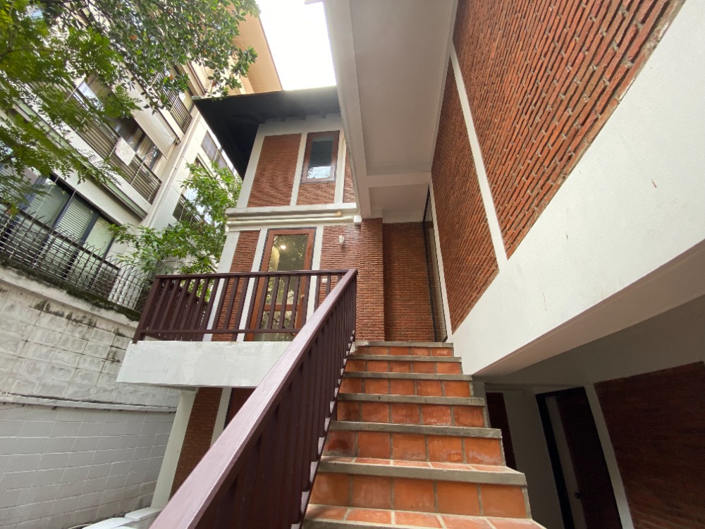 For RentHouseSukhumvit, Asoke, Thonglor : Newly Renovated House in Resort Style in Phrom Phong ** NO CO-AGENT ** 蓬鹏区域全新度假式别墅