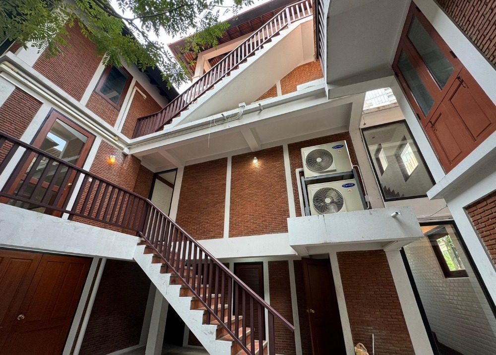 For RentHouseSukhumvit, Asoke, Thonglor : Newly Renovated House in Resort Style in Phrom Phong ** NO CO-AGENT ** 蓬鹏区域全新度假式别墅