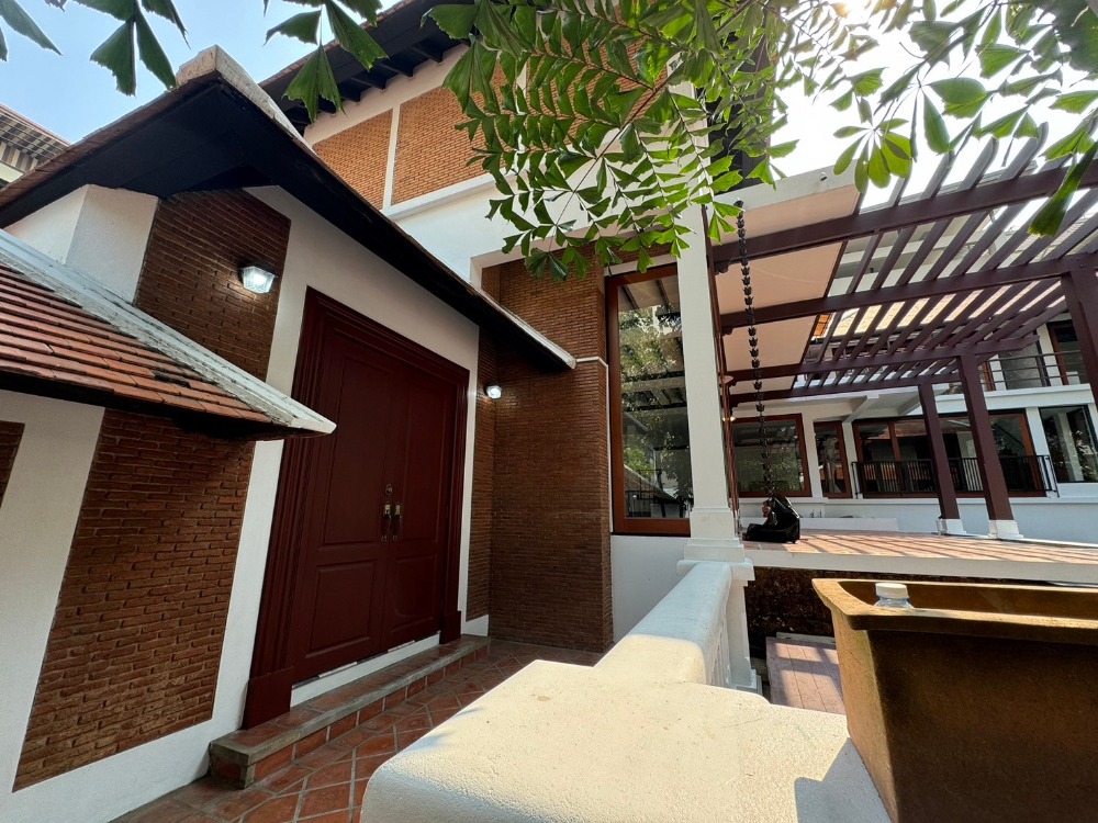 For RentHouseSukhumvit, Asoke, Thonglor : Newly Renovated House in Resort Style in Phrom Phong ** NO CO-AGENT ** 蓬鹏区域全新度假式别墅