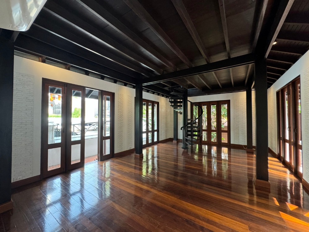 For RentHouseSukhumvit, Asoke, Thonglor : Newly Renovated House in Resort Style in Phrom Phong ** NO CO-AGENT ** 蓬鹏区域全新度假式别墅