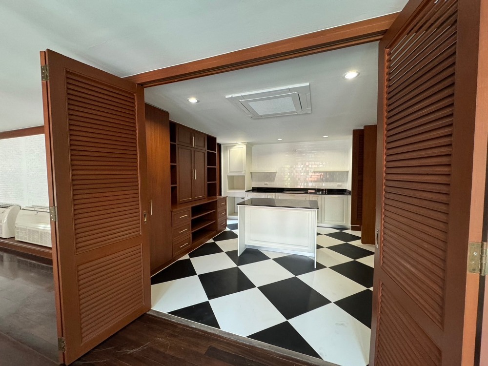 For RentHouseSukhumvit, Asoke, Thonglor : Newly Renovated House in Resort Style in Phrom Phong ** NO CO-AGENT ** 蓬鹏区域全新度假式别墅