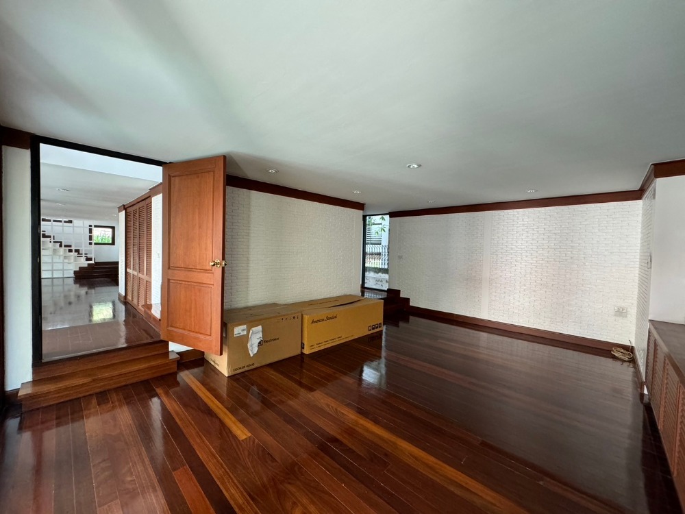 For RentHouseSukhumvit, Asoke, Thonglor : Newly Renovated House in Resort Style in Phrom Phong ** NO CO-AGENT ** 蓬鹏区域全新度假式别墅