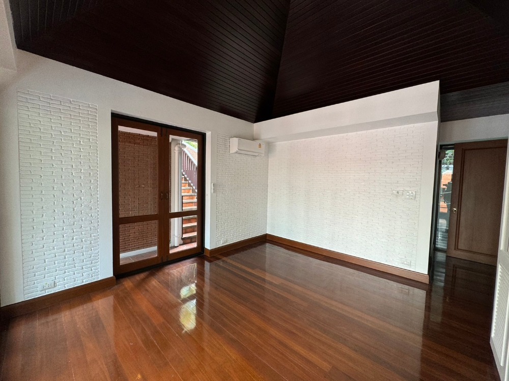 For RentHouseSukhumvit, Asoke, Thonglor : Newly Renovated House in Resort Style in Phrom Phong ** NO CO-AGENT ** 蓬鹏区域全新度假式别墅