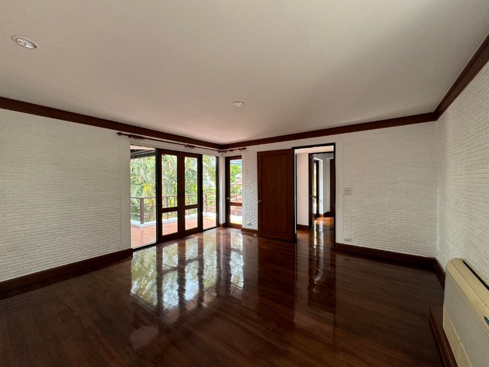 For RentHouseSukhumvit, Asoke, Thonglor : Newly Renovated House in Resort Style in Phrom Phong ** NO CO-AGENT ** 蓬鹏区域全新度假式别墅