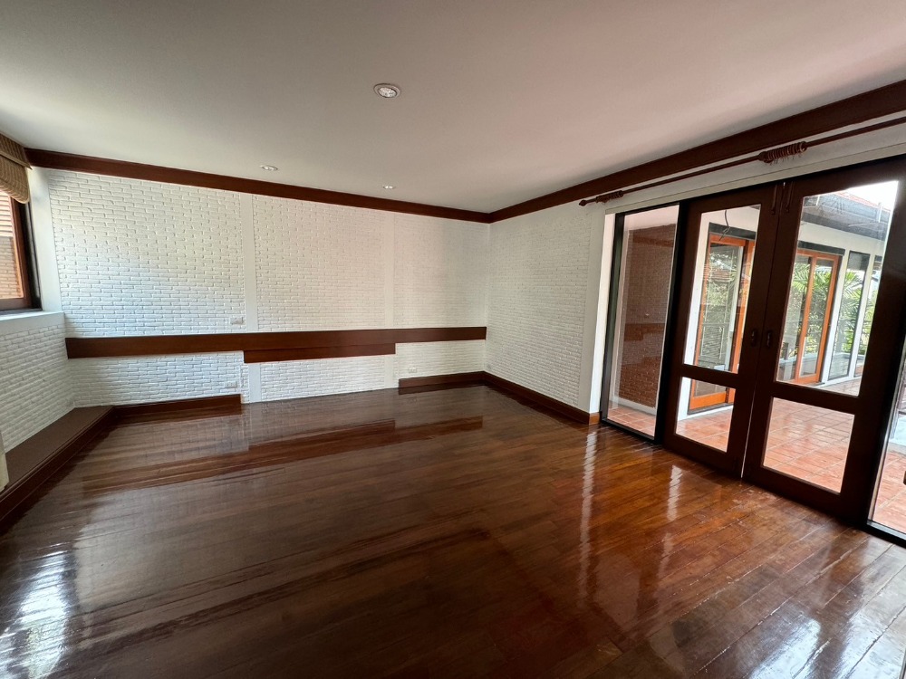 For RentHouseSukhumvit, Asoke, Thonglor : Newly Renovated House in Resort Style in Phrom Phong ** NO CO-AGENT ** 蓬鹏区域全新度假式别墅