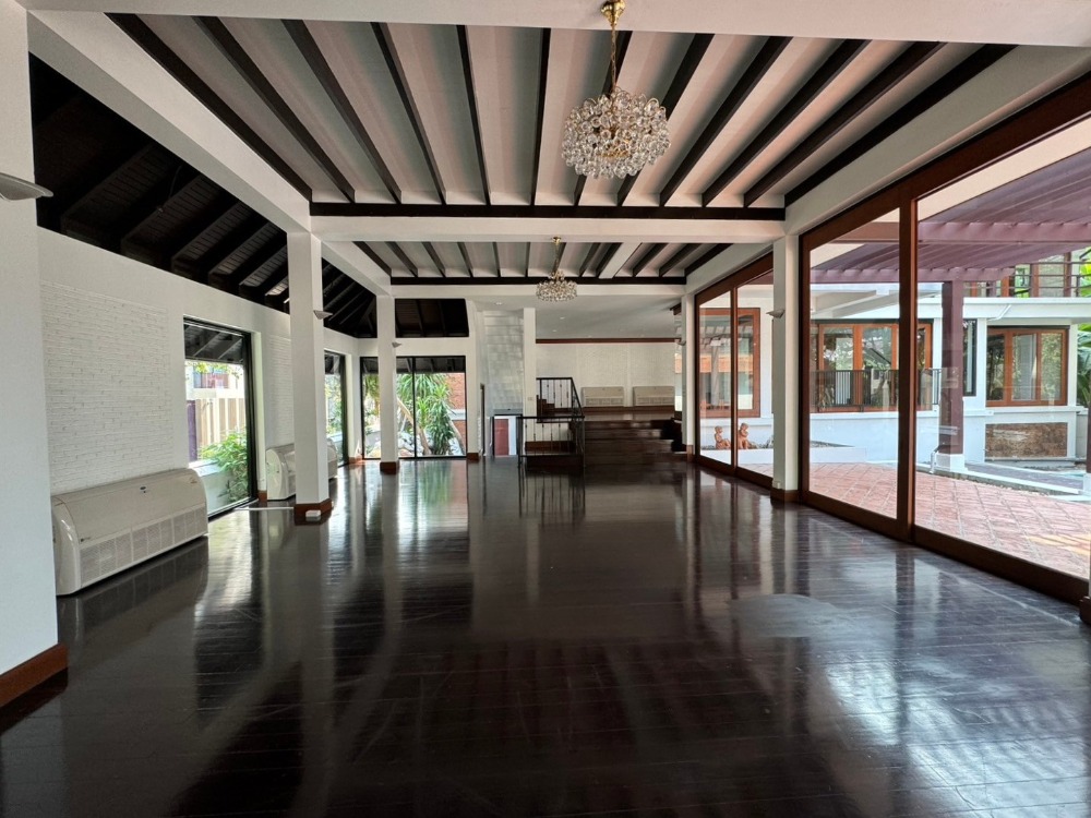 For RentHouseSukhumvit, Asoke, Thonglor : Newly Renovated House in Resort Style in Phrom Phong ** NO CO-AGENT ** 蓬鹏区域全新度假式别墅