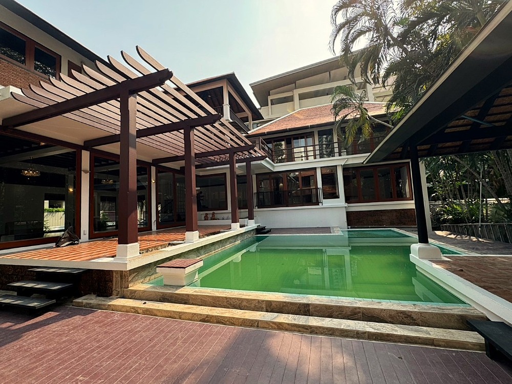 For RentHouseSukhumvit, Asoke, Thonglor : Newly Renovated House in Resort Style in Phrom Phong ** NO CO-AGENT ** 蓬鹏区域全新度假式别墅