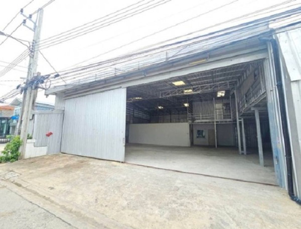 For RentWarehouseNawamin, Ramindra : Tel. 081-632-0632 Warehouse rental with a new office, Soi Hathairat 34, 324 square meters / container. Convenient to travel to Ram Inthra Nimit, Lam Luk Ka