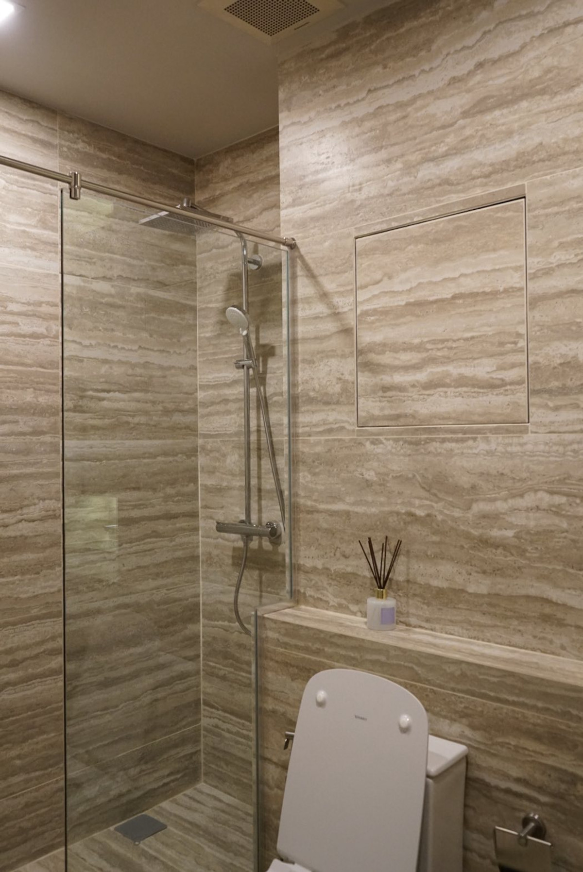 For RentCondoSukhumvit, Asoke, Thonglor : 💎 GT16208 | Luxury condo at Celes Asoke, convenient travel, near BTS, shuttle available, beautifully decorated room, fully furnished, good price!!