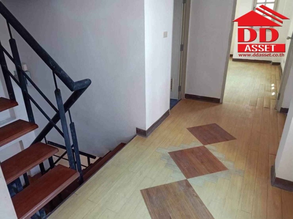 For SaleTownhomePattanakan, Srinakarin : 3 -story townhome for sale, Thai silk village Srinakarin 40 (Baan Mai Thai Srinakarin40) opposite the Seacon Square Code: T8116