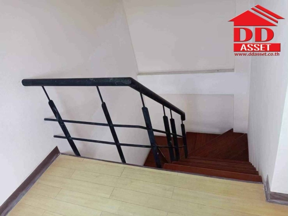 For SaleTownhomePattanakan, Srinakarin : 3 -story townhome for sale, Thai silk village Srinakarin 40 (Baan Mai Thai Srinakarin40) opposite the Seacon Square Code: T8116