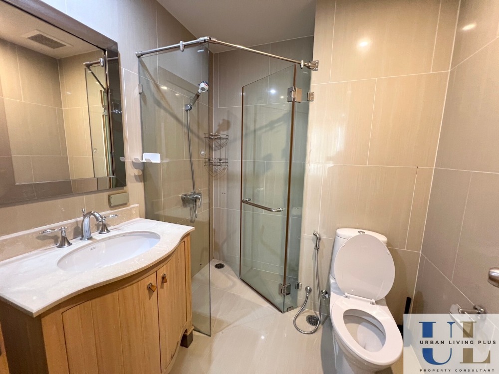 For RentCondoSathorn, Narathiwat : ( UL2502135 ) Tel/Line 096-2479369 / FOR RENT The Empire Place 3 bedroom 3 bathroom 1 maid 156 Sq.M. Ready to move in