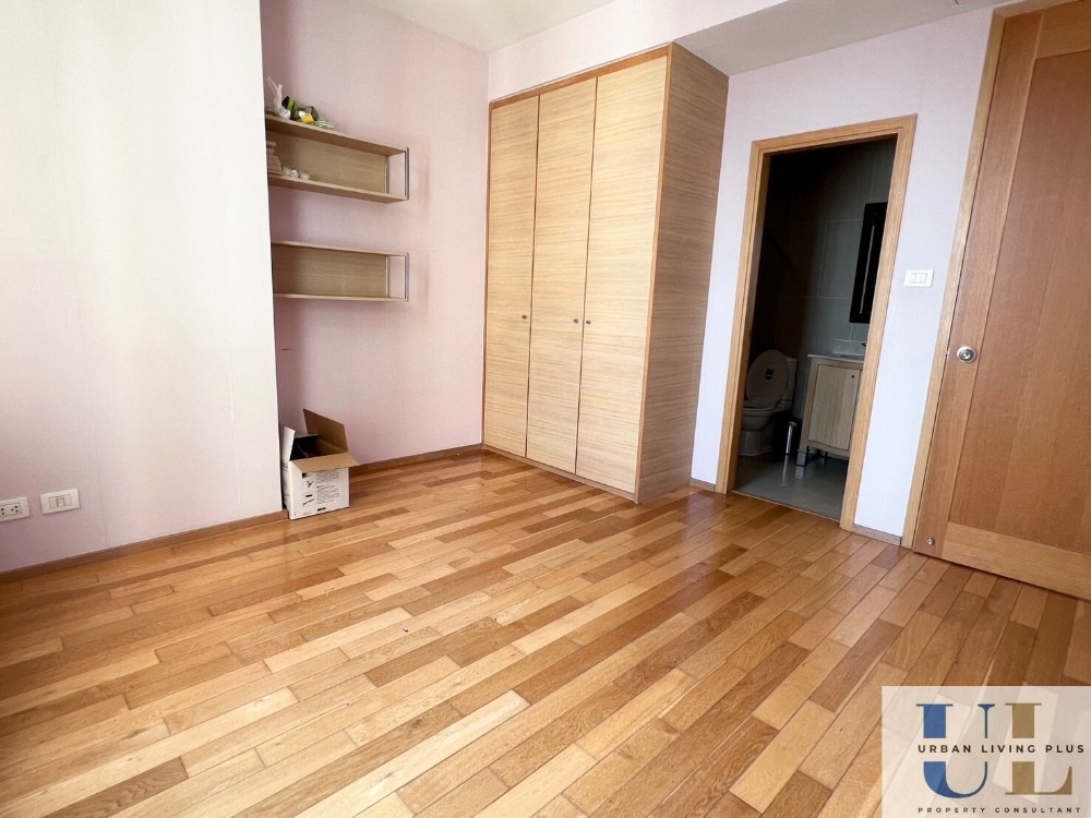 For RentCondoSathorn, Narathiwat : ( UL2502135 ) Tel/Line 096-2479369 / FOR RENT The Empire Place 3 bedroom 3 bathroom 1 maid 156 Sq.M. Ready to move in