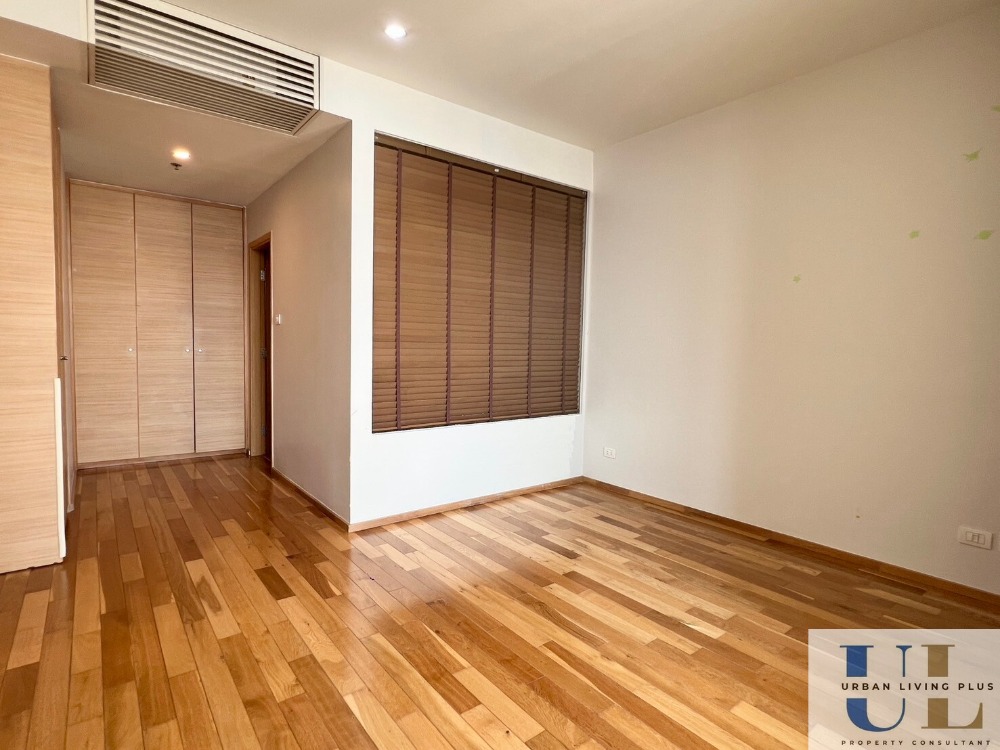 For RentCondoSathorn, Narathiwat : ( UL2502135 ) Tel/Line 096-2479369 / FOR RENT The Empire Place 3 bedroom 3 bathroom 1 maid 156 Sq.M. Ready to move in