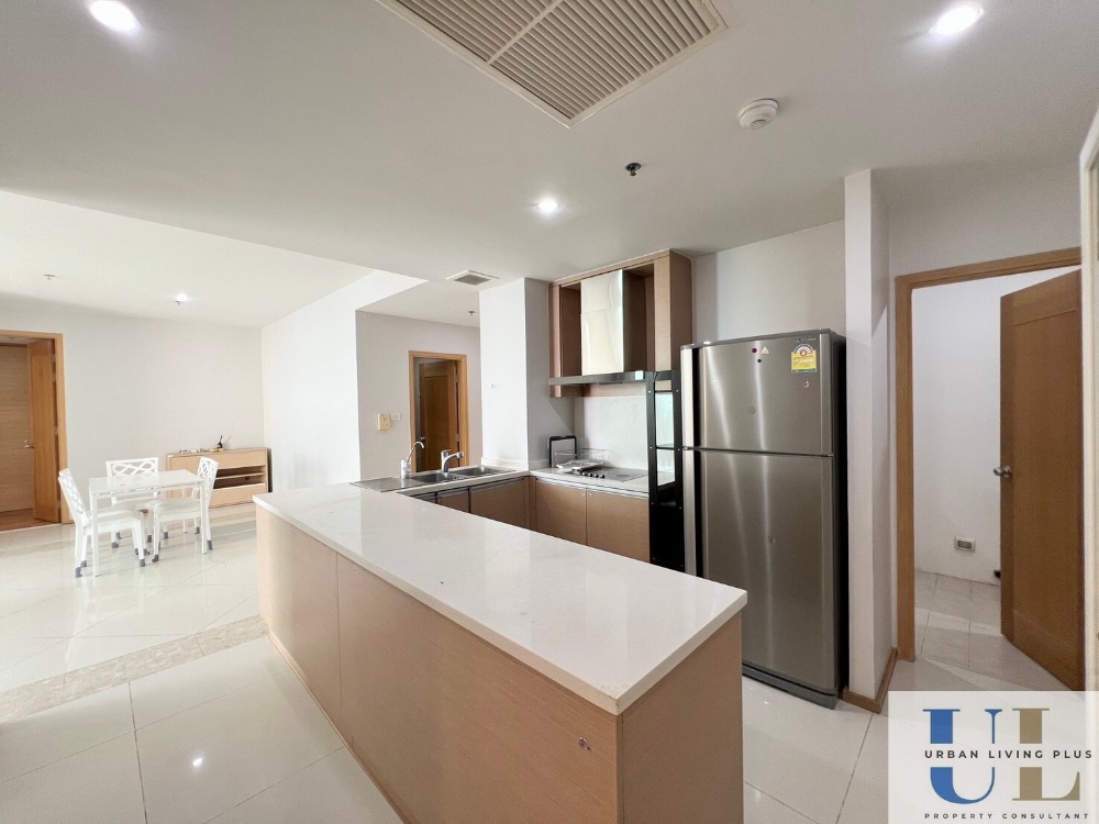 For RentCondoSathorn, Narathiwat : ( UL2502135 ) Tel/Line 096-2479369 / FOR RENT The Empire Place 3 bedroom 3 bathroom 1 maid 156 Sq.M. Ready to move in